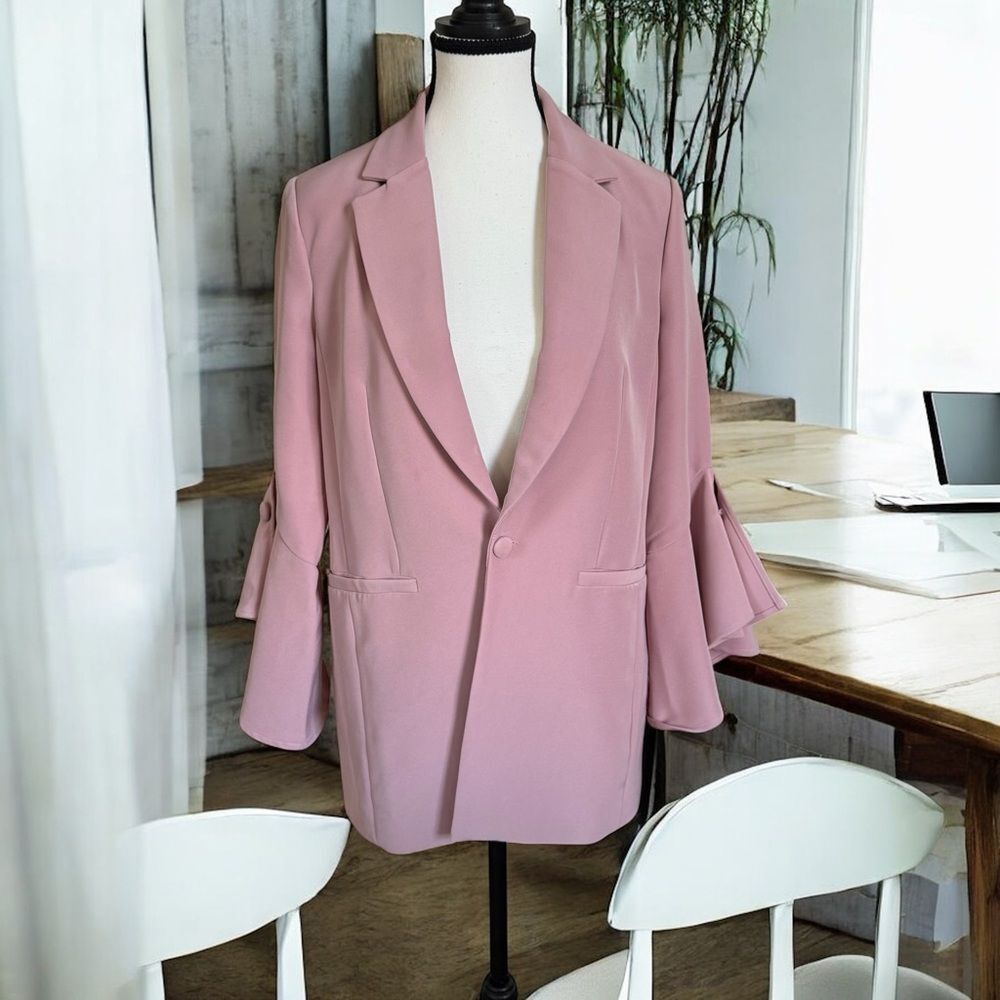 L'ATISTE Mauve Tailored Blazer with Notched Lapels and Ruffle Sleeves Size Small